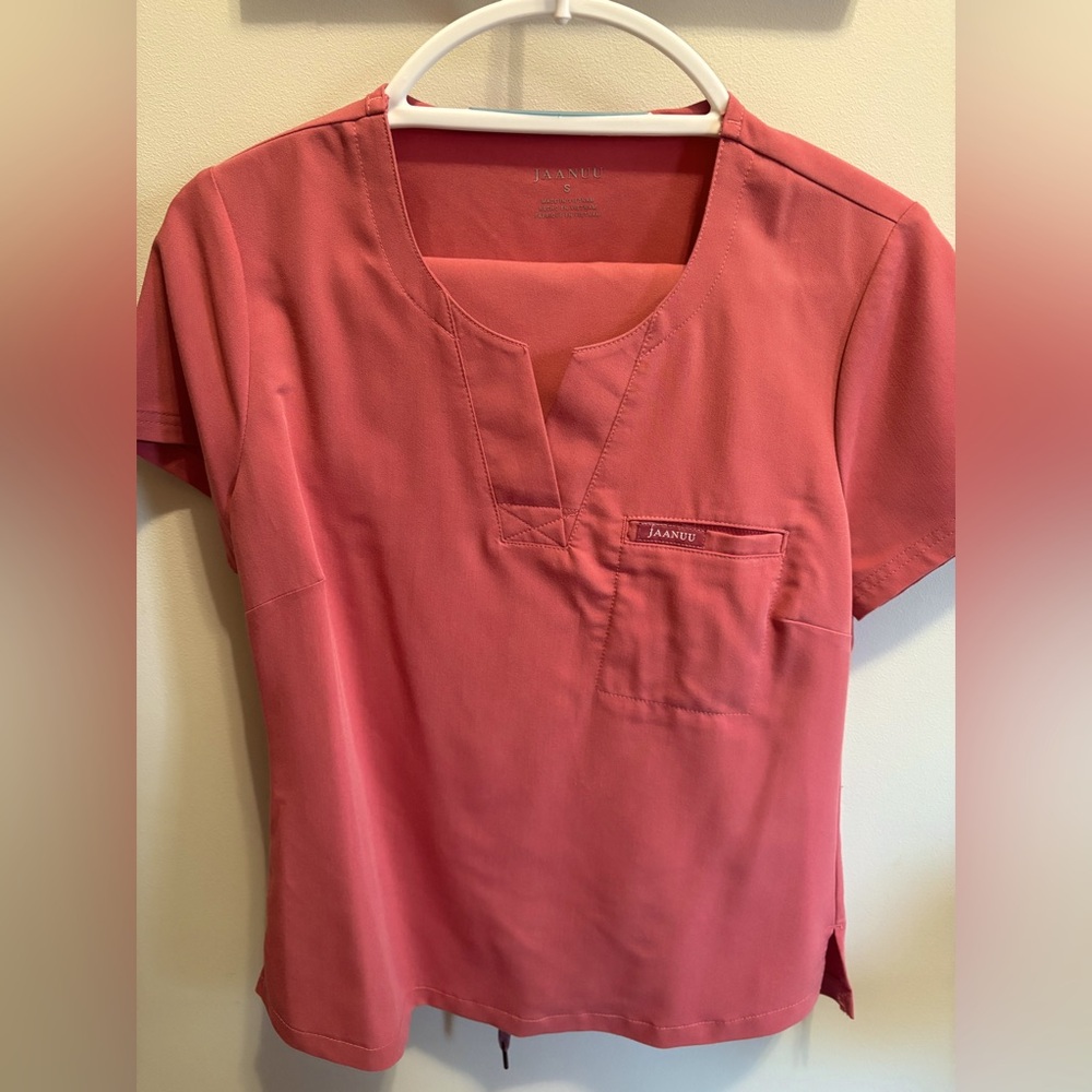 Jaanuu Scrub Top Size Small